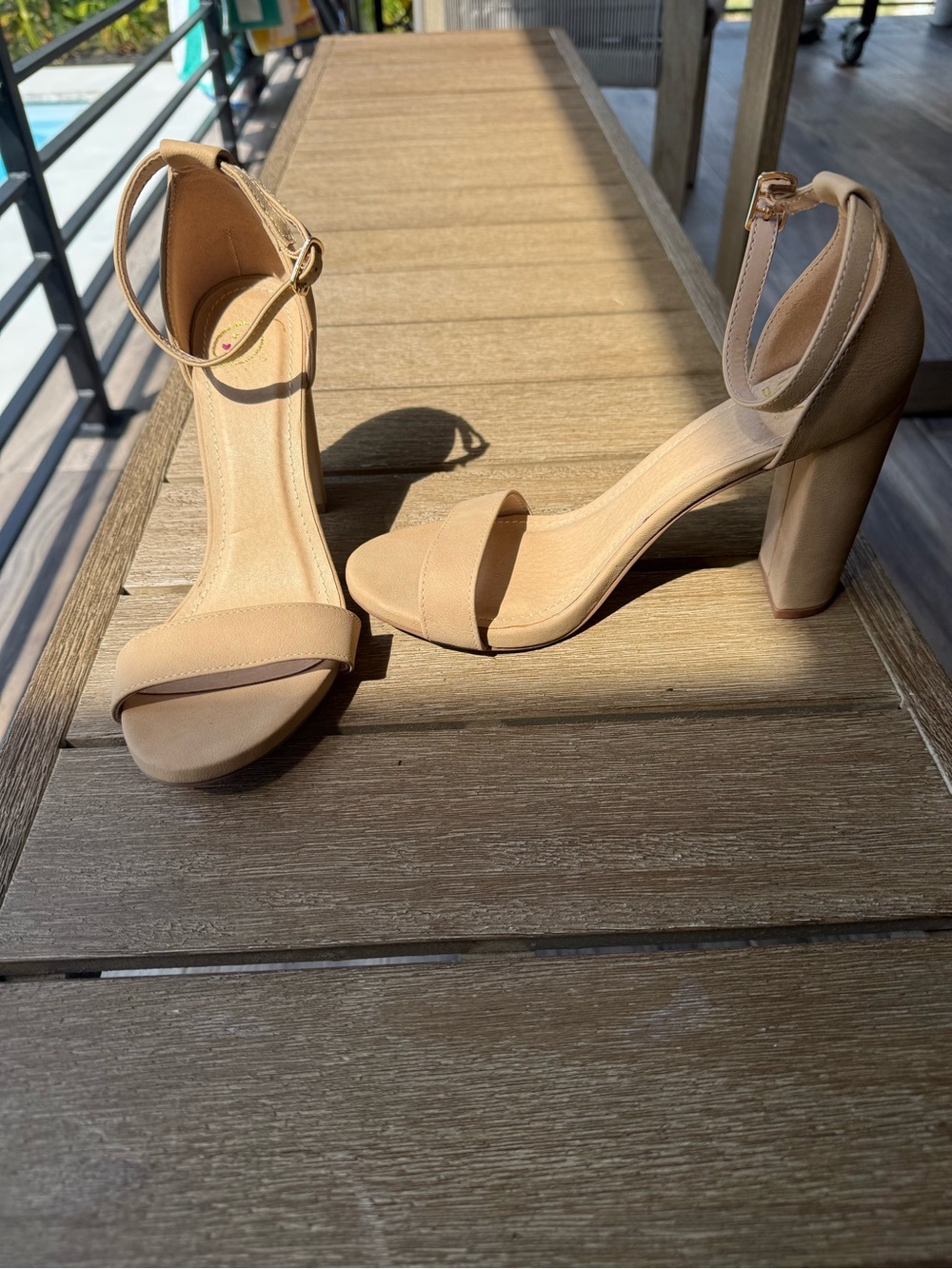 Lulu’s size 7.5 Women's Ankle-Strap Block Heel Sandals — Nude